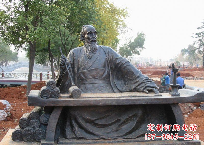 常州用传统工艺精心雕刻的张仲景铜雕
