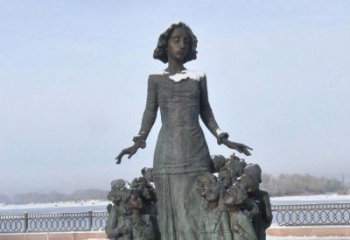 常州铜雕学生人物欢乐的小学生雕塑