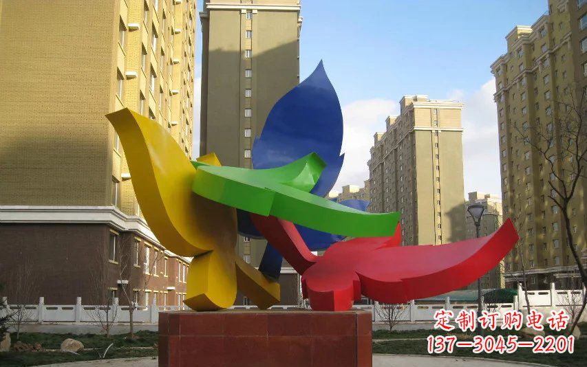 常州造型精美的不锈钢树叶雕塑