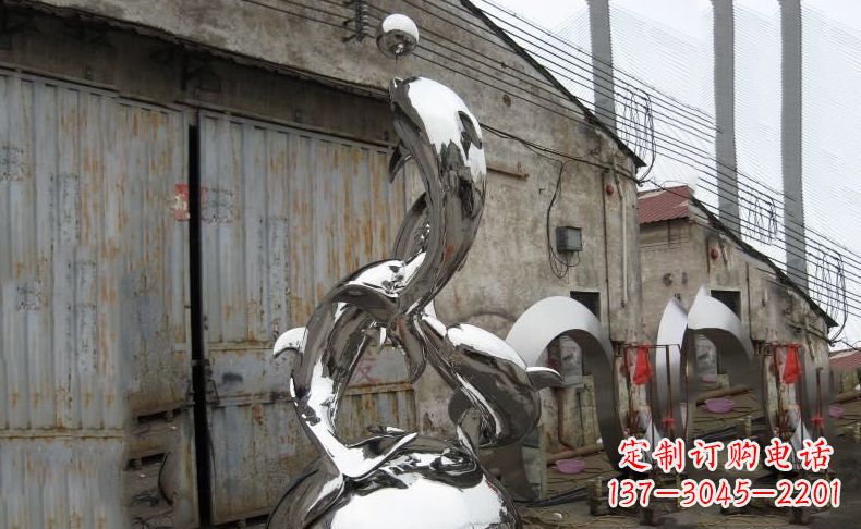常州海洋精灵的象征:汇中领雕塑出品的不锈钢海豚雕塑
