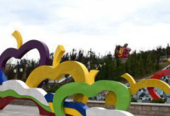 常州广场艺术：不锈钢抽象彩色苹果雕塑