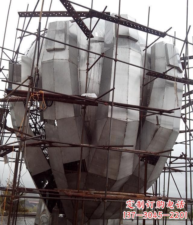 常州展现独特审美:不锈钢蟠桃大型景观雕塑