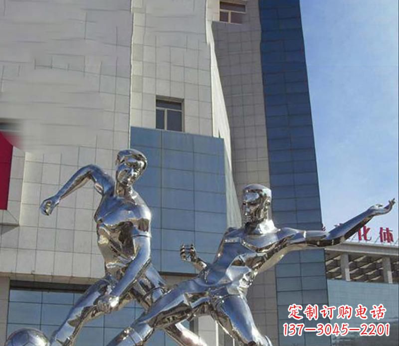 常州广场不锈钢踢足球运动雕塑