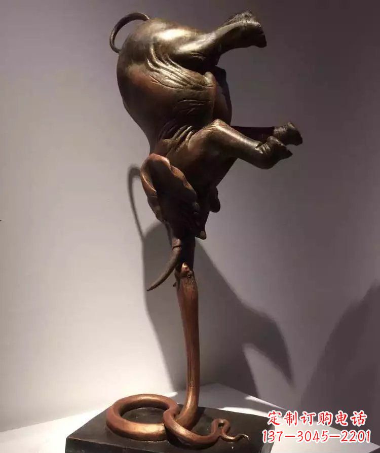 常州广场大象倒立景观铜雕