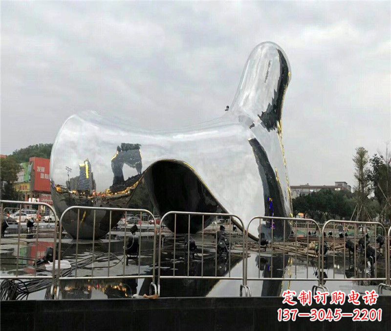 常州中领雕塑推出一款精美的抽象鸽子雕塑,专为…