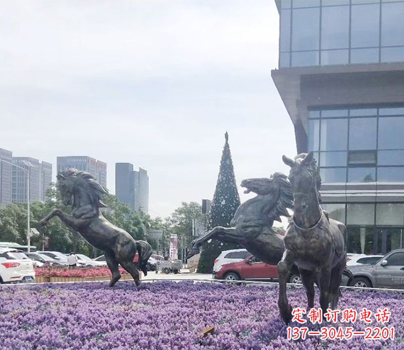 常州广场动物奔跑的马铜雕