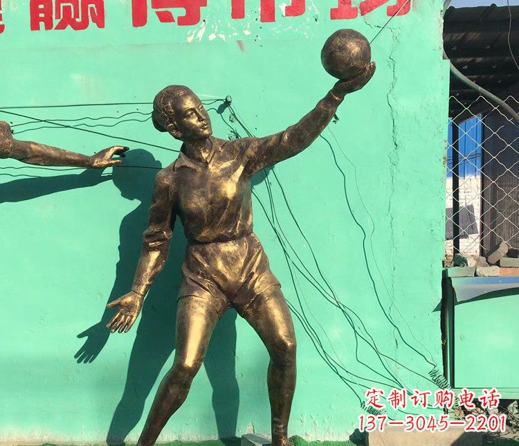 常州中领雕塑:学生运动的赞美——精美铜雕学生人物排球雕塑
