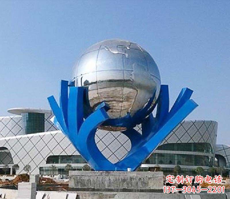 常州中领雕塑打造把地球握在手中精致不锈钢抽象雕塑