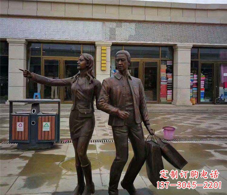 常州逛街购物的情侣人物铜雕