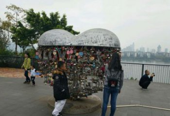 常州不锈钢英文字母镂空景观雕塑