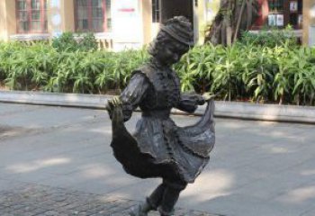常州中领雕塑推出的爱舞的小少女铜雕，以少女跳…