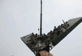 常州充满激情的足球队人物铜雕