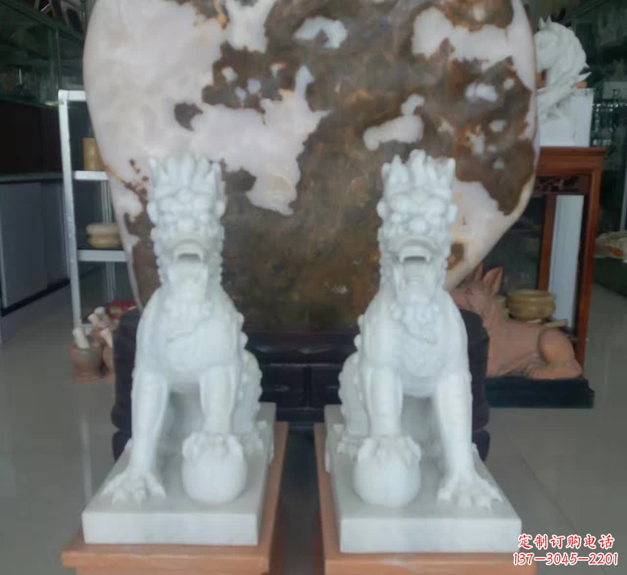 常州汉白玉踩球麒麟石雕