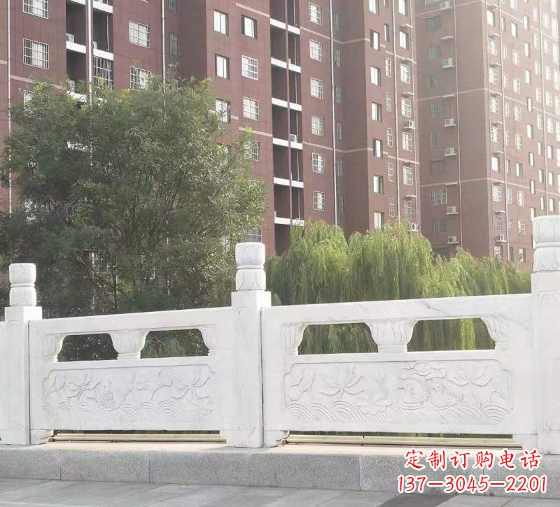 常州汉白玉荷花鲤鱼浮雕栏板--精美雕刻点缀室内空间