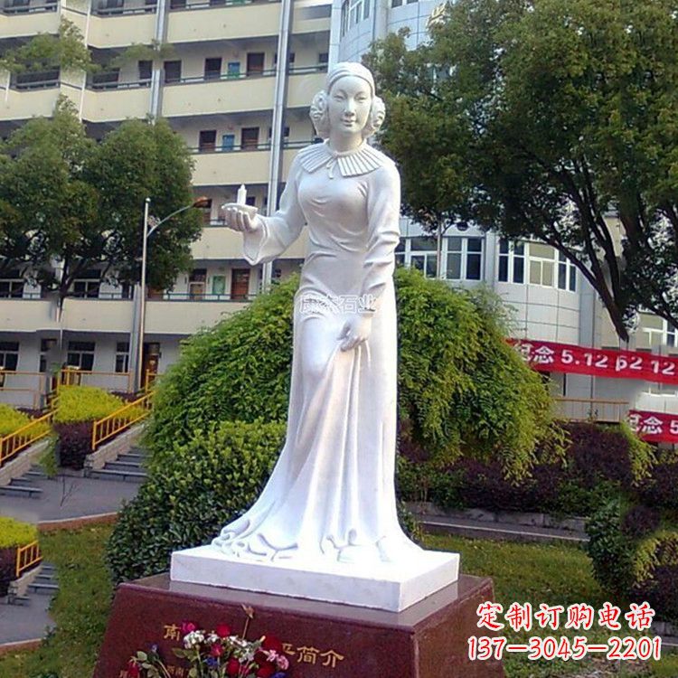 常州纪念南丁格尔的纯白玉雕塑