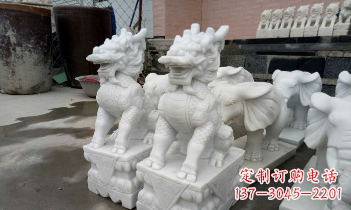 常州汉白玉麒麟雕塑:门口镇宅石雕之美