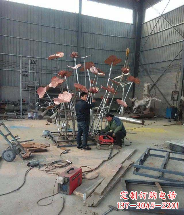 常州荷花荷叶铜雕,营造梦幻氛围