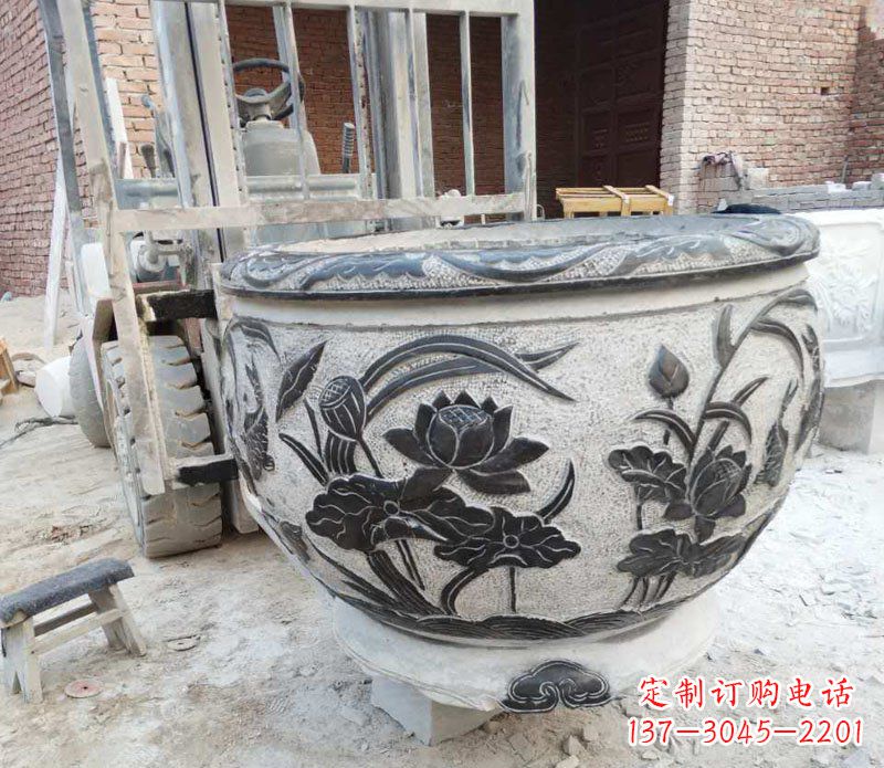 常州中领雕塑青石荷花水缸雕塑以其独特的设计、…