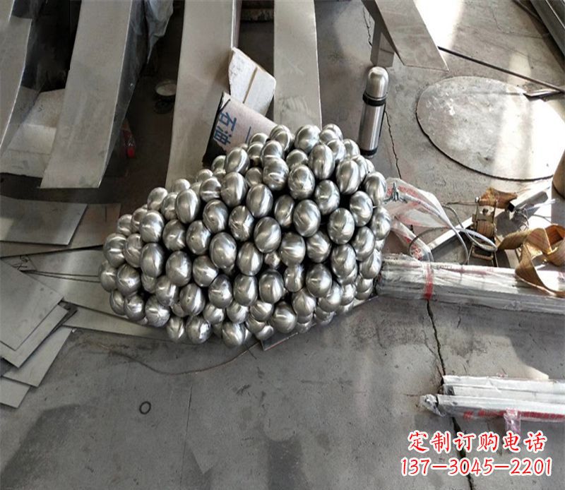 常州西洋风情摩登不锈钢葡萄雕塑