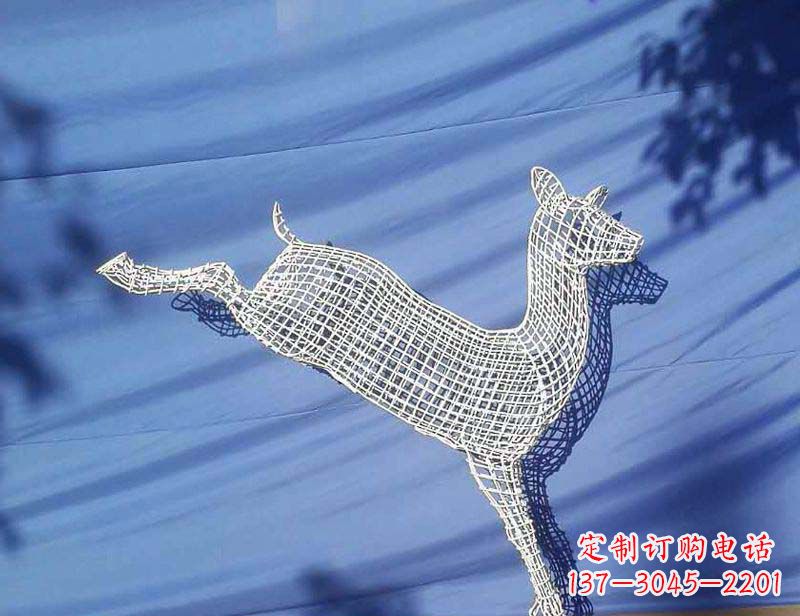 常州搭载优雅气质的不锈钢小鹿雕塑