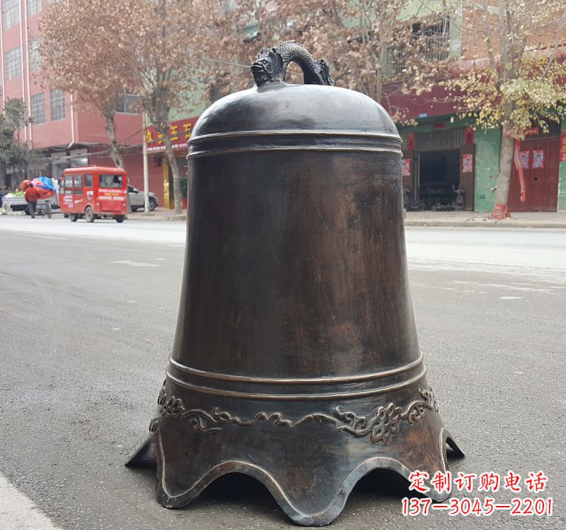 常州铜钟雕塑:精致美观的景观艺术