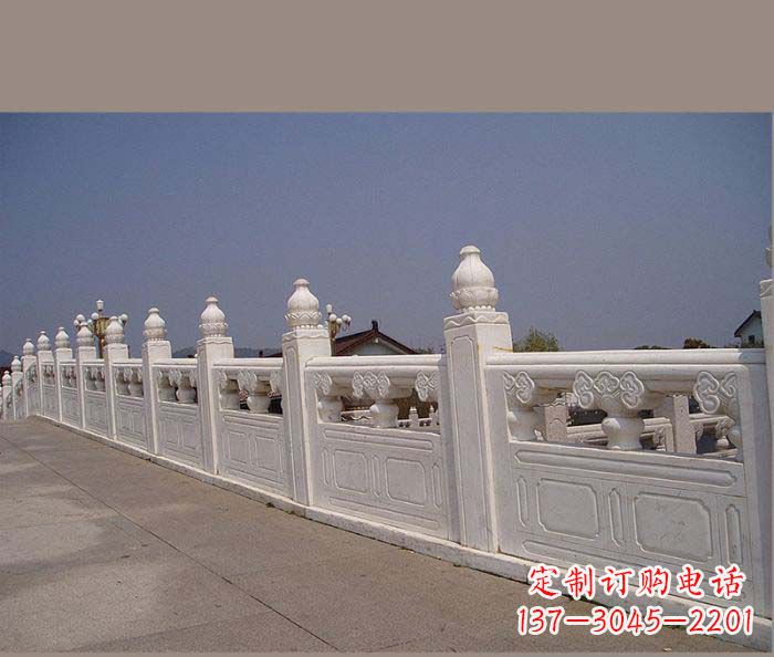常州景区创意栏板石雕是由中领雕塑定制制作的一…