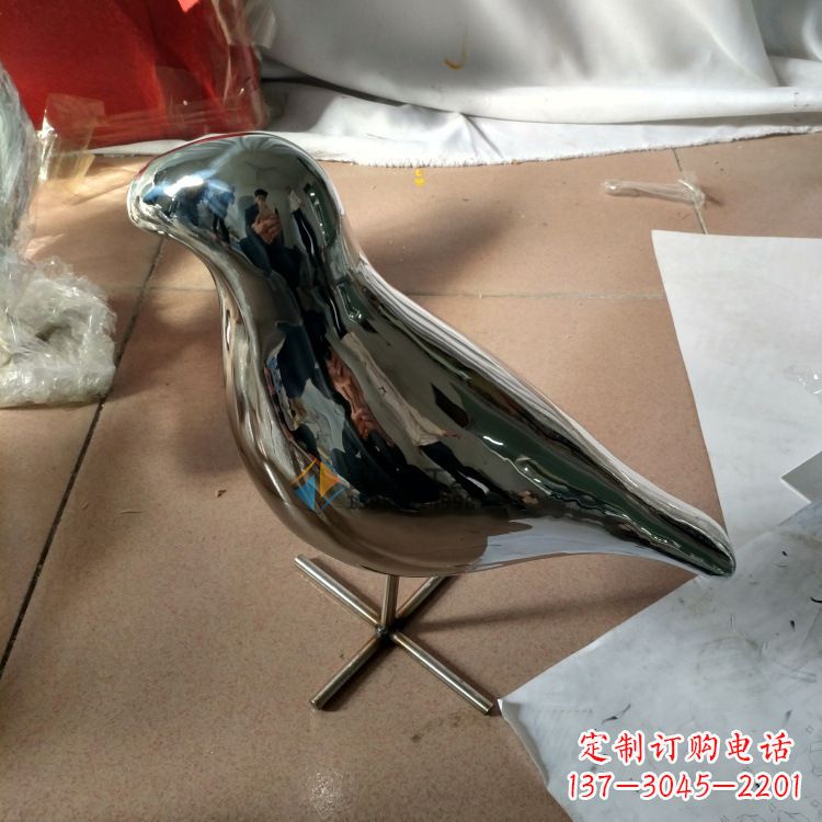 常州精致现代镜面不锈钢鸽子雕塑