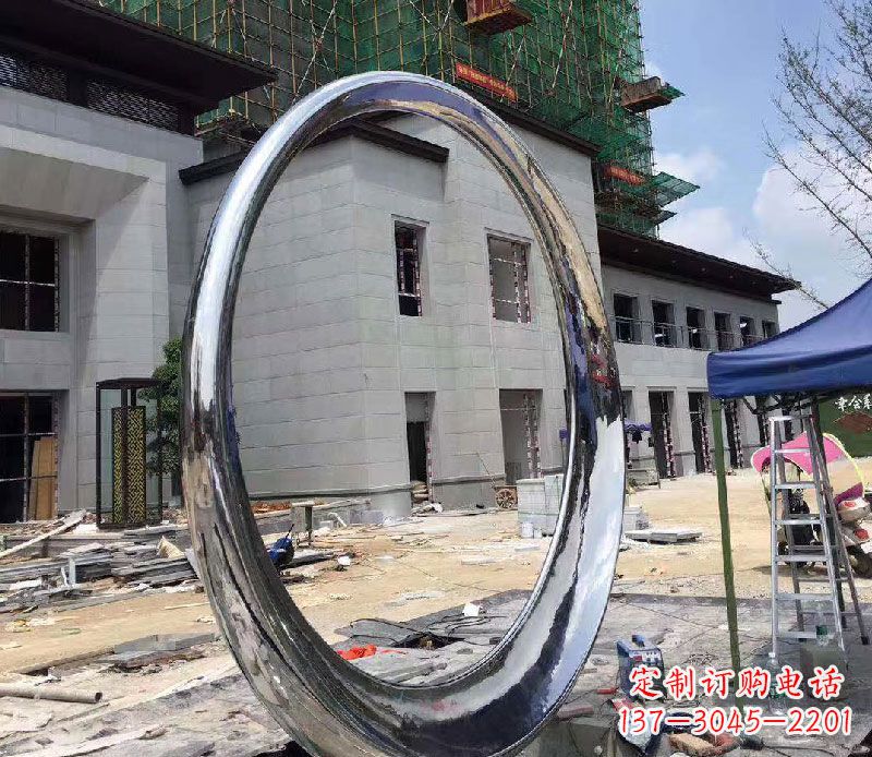 常州精致典雅的镜面不锈钢圆环雕塑