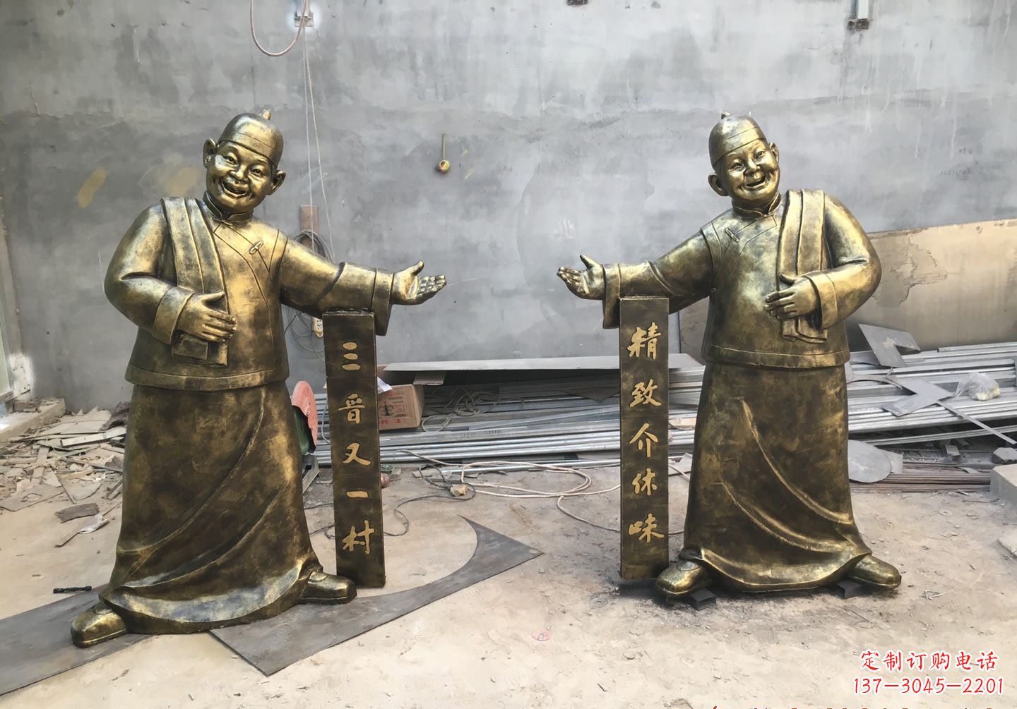 常州中领雕塑:酒店门口店小二人物铜雕
