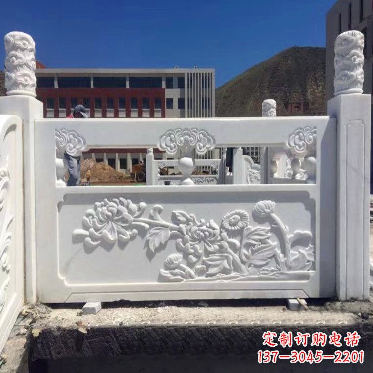 常州中领雕塑旗下的菊花石栏板雕塑,以其独特的…