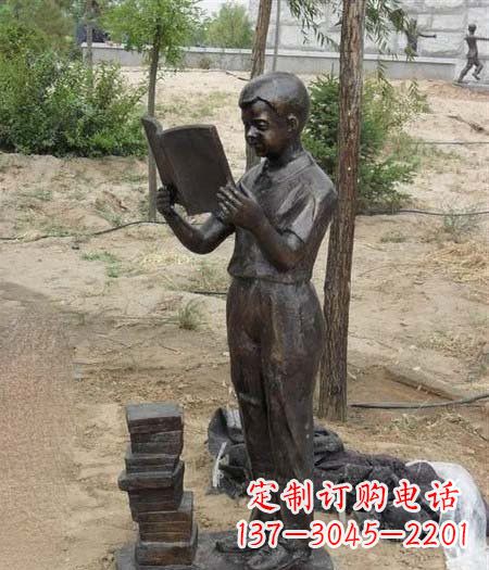 常州中领雕塑尊贵细腻的男孩铜雕
