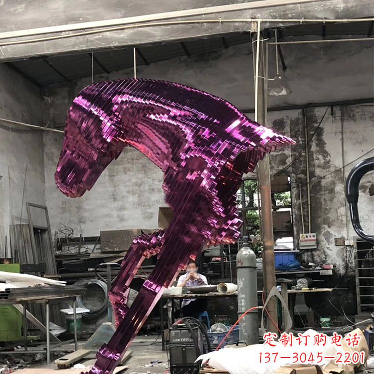常州精心打造的不锈钢马头雕塑