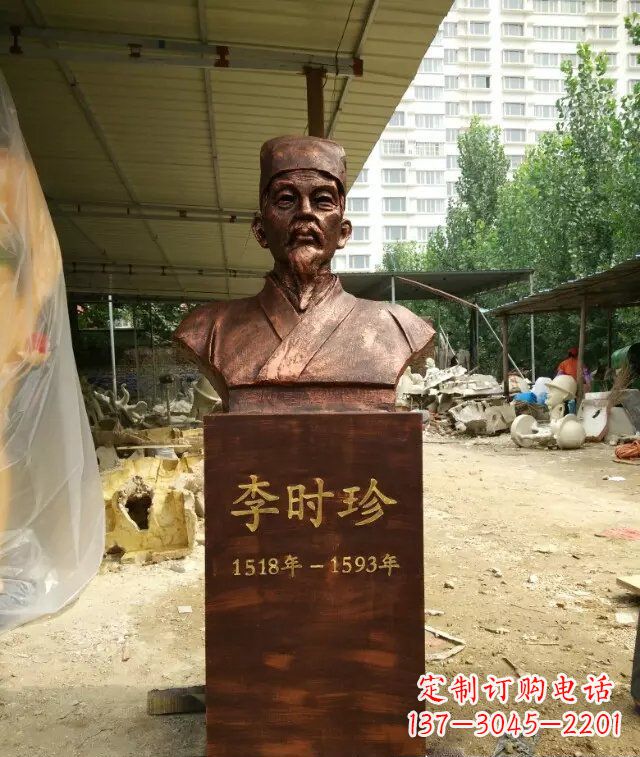 常州寓意深长精致细节——李时珍校园名人铜雕