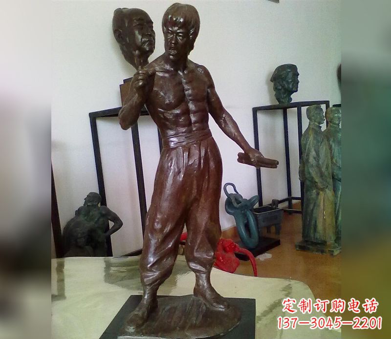常州经典传奇-李小龙铜雕塑