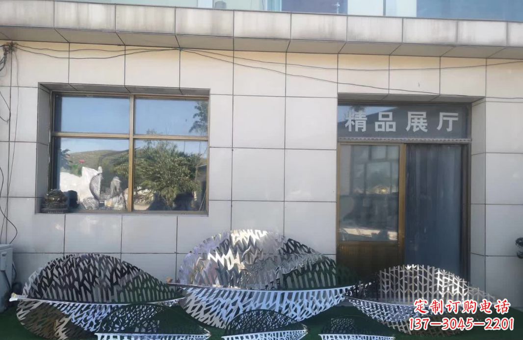 常州镂空不锈钢树叶雕塑