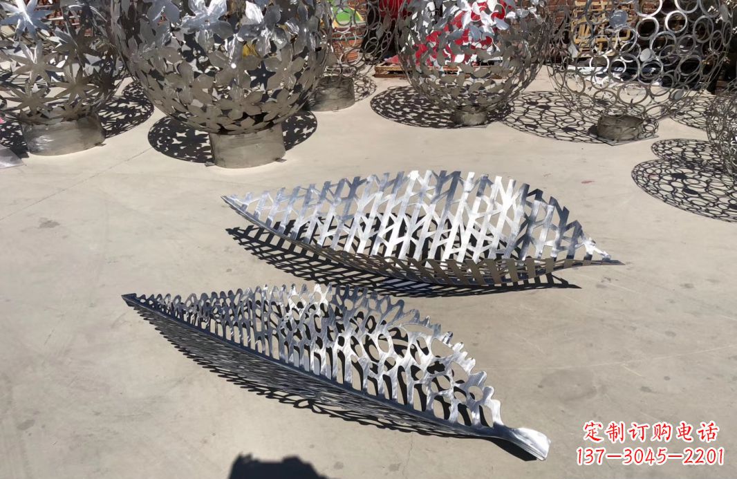 常州中领雕塑-树叶镂空景观雕塑