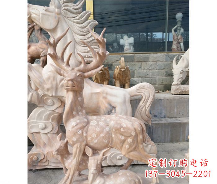 常州展现自然风采的梅花鹿石雕