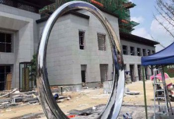 常州精致典雅的镜面不锈钢圆环雕塑
