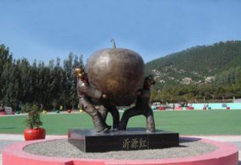 常州苹果融入两岁小孩的生活——公园铜雕