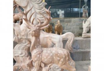 常州展现自然风采的梅花鹿石雕