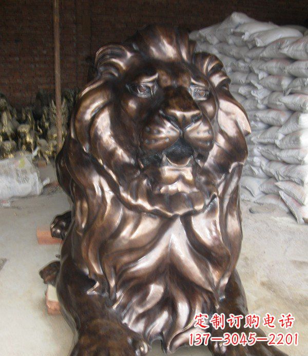 常州趴着的西洋狮子铜雕 (2)