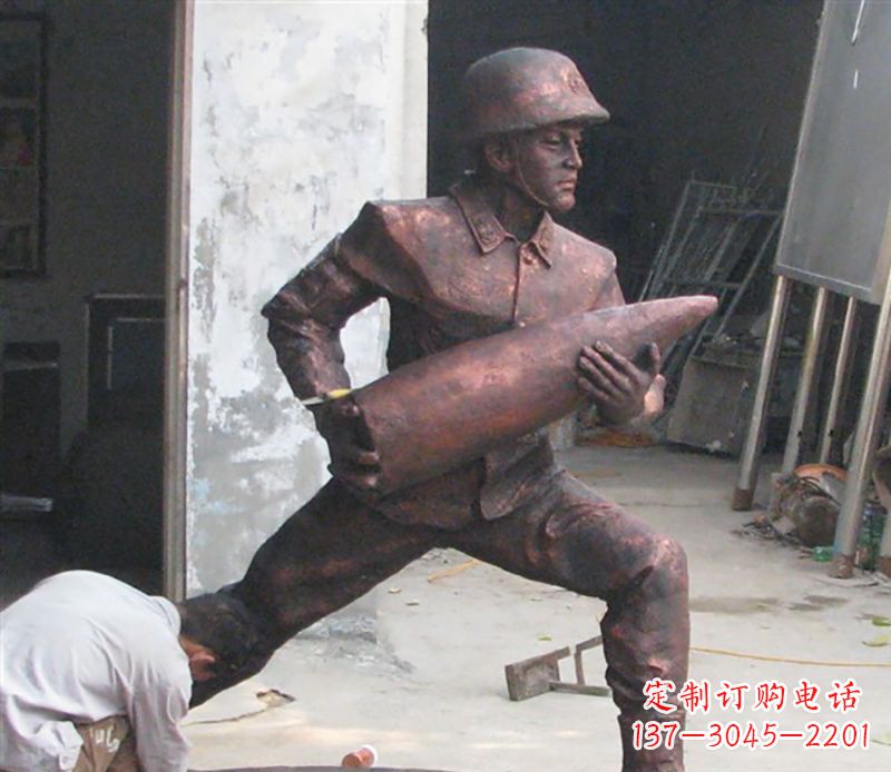 常州铜雕炮弹战士,象征勇气和决心