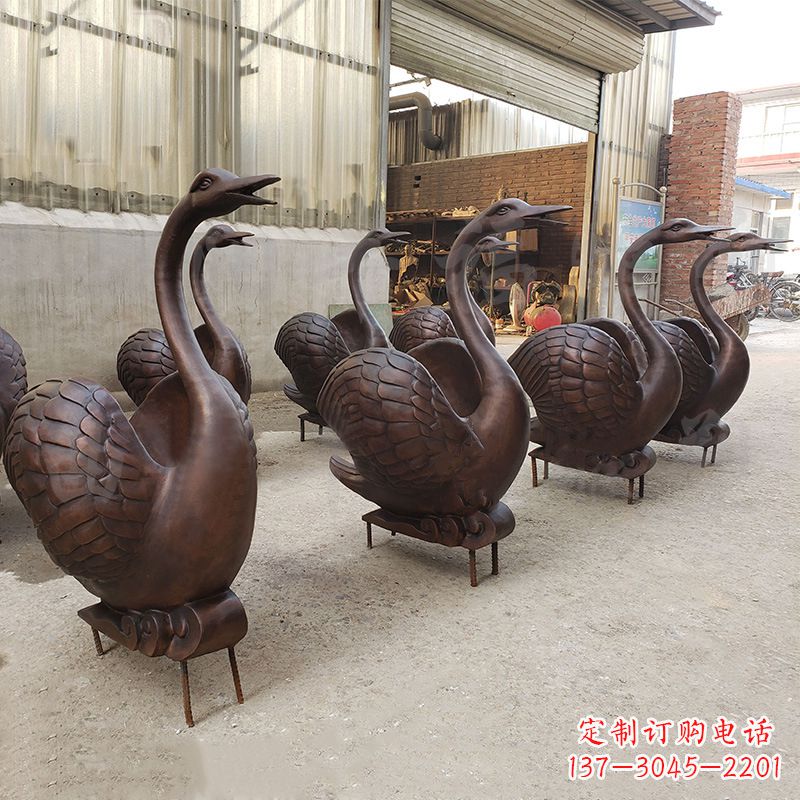 常州中领雕塑天鹅铜雕是一款精美的艺术作品,既…