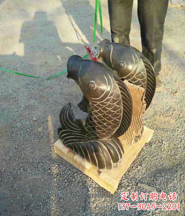 常州喷水鱼动物铜雕