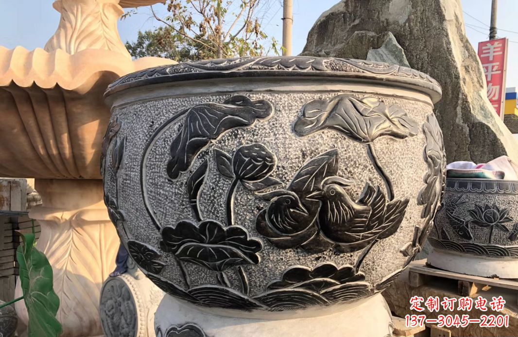 常州荷花浮雕鱼缸雕塑,让空间更加生机勃勃