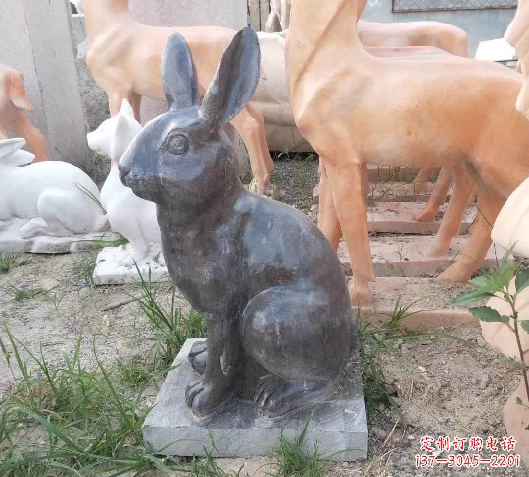常州青石公园兔子雕塑,实惠的艺术装点