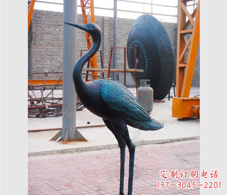 常州青铜仙鹤雕塑:展现古典和谐之美