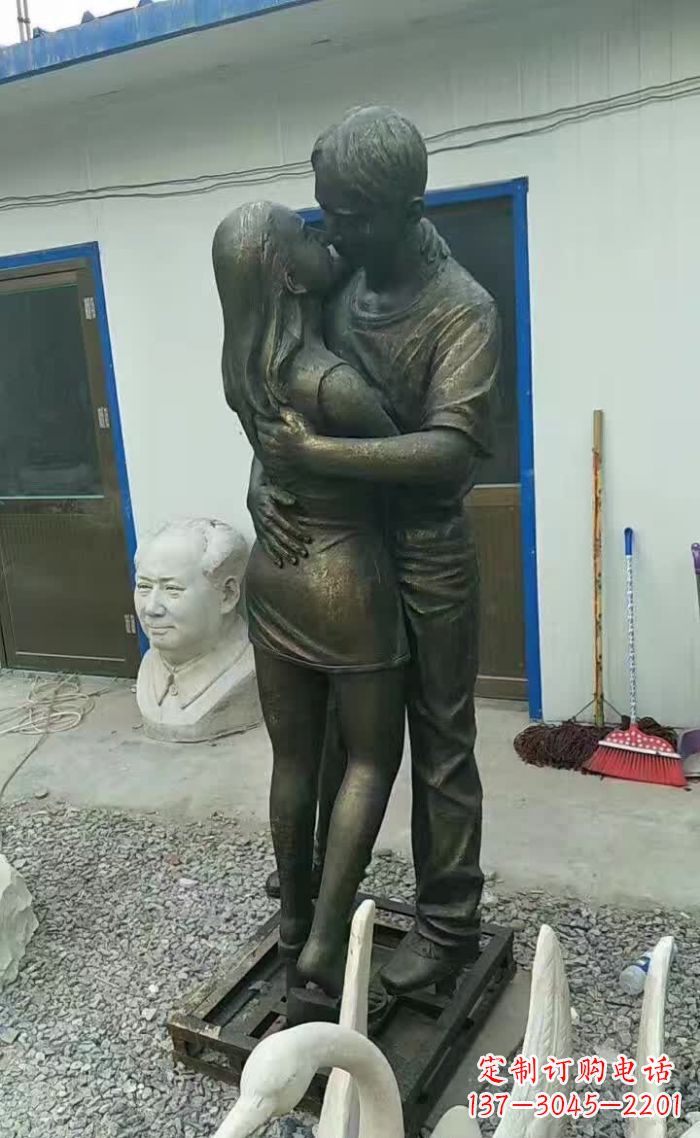 常州无尽浪漫,情侣雕塑表达爱意