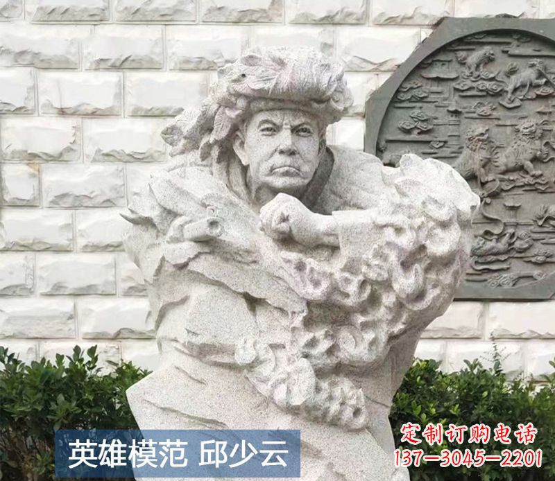 常州纪念邱少云烈士的石雕艺术品