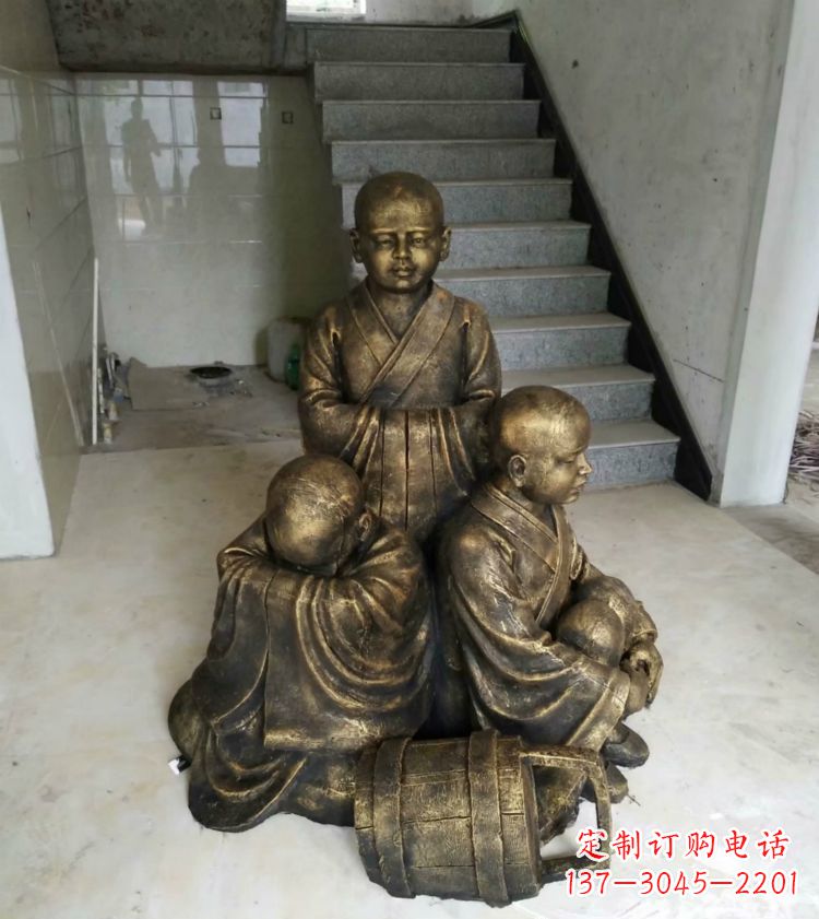 常州中国领雕塑推出的金色佛祖三像是一件令人惊…